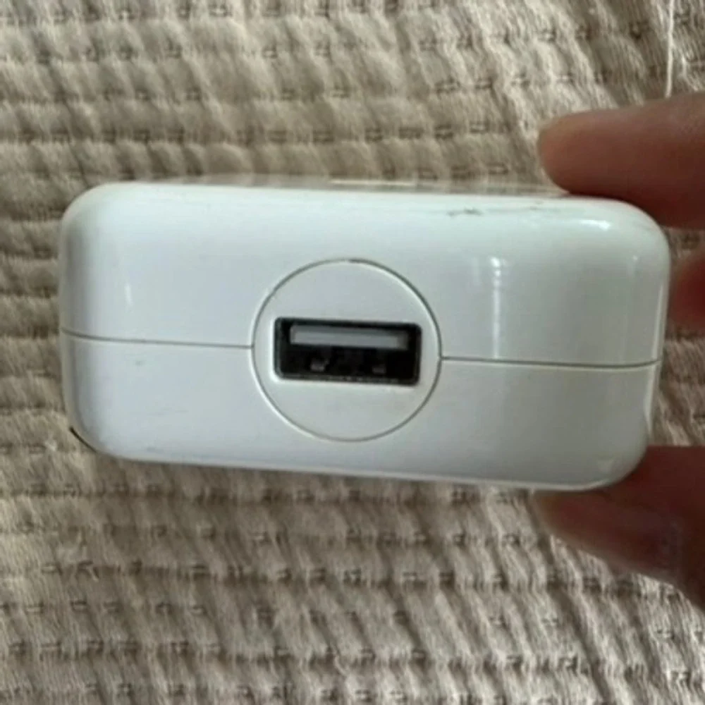 Apple A1102 iPod USB Power Adapter 5W Charger w/ 30-Pin Cable OEMing Prongs OEM